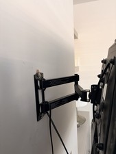 Full Motion TV Wall Mount Bracket - Articulating Swivel & Tilt - Black - Extend