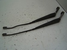 Suzuki Grand Vitara XL-7 pair of front wiper arms (2002-2005)