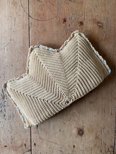 Gorgeous large vintage crochet - large,