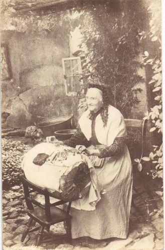 Bedfordshire lace maker - maker, in