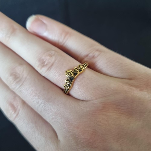 Gold scalloped crown style - scalloped, crown-style