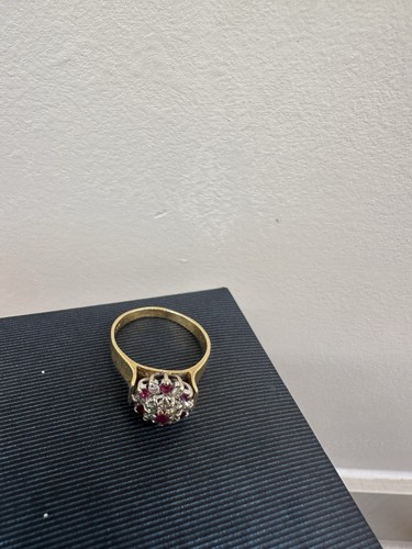18ct yellow gold ruby - 18ct,