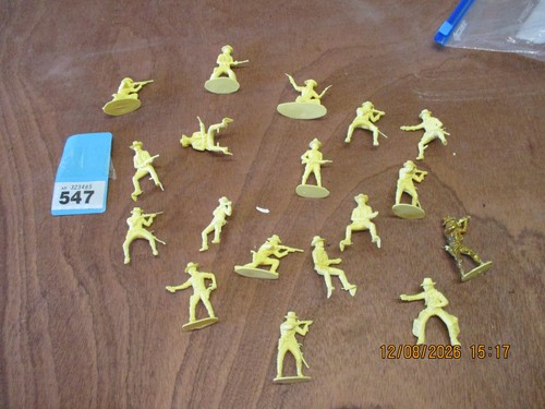 Plastic toy soldiers - plastic,