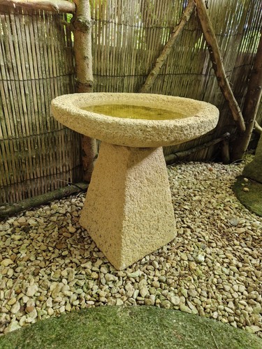 Cotswold staddle stone bird - staddle,