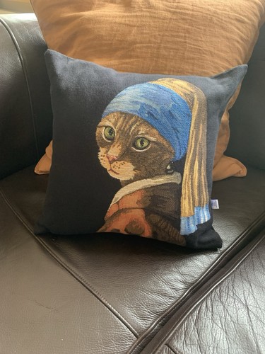 Cat with pearl - a, earring