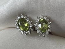 Natural 0.9 ct  Peridot Oval