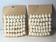 2 PAPERCHASE FELT POM POM