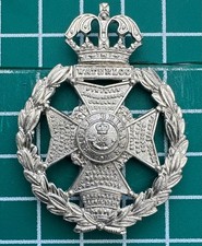 Unissued Rifle Brigade Prince Consort's Own Cap Badge Named Slider BB-409