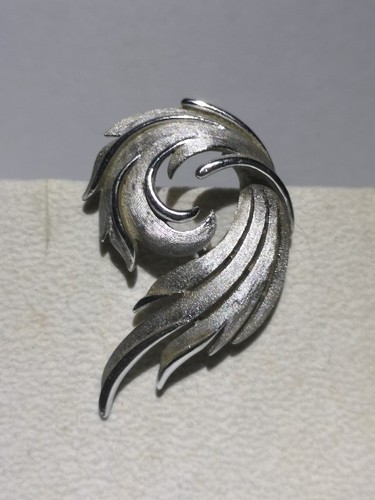 Vintage trifari swirl leaf - swirl,