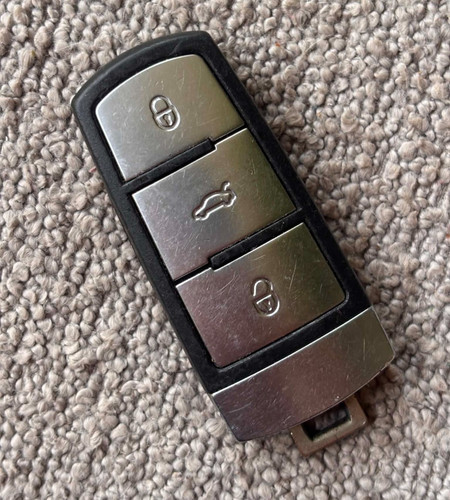 Genuine volkswagen button - vw, 3