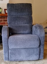 HARDLY USED RISER RECLINER CHAIR IN EXCELLENT CONDITION GREY CHENILLE FABRIC 