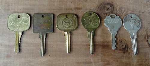 Vintage hotel keys - 6,
