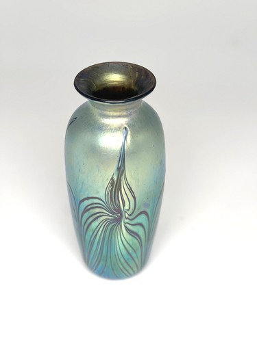 Blue luster vase with - luster,