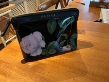 Ted Baker makeup bag, floral. new. unused.