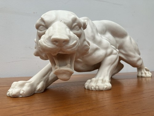 Crouching tiger white resin - tiger,