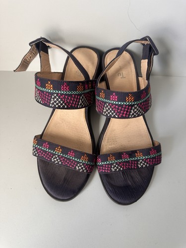 Navy embroidered wedge - embroidered,