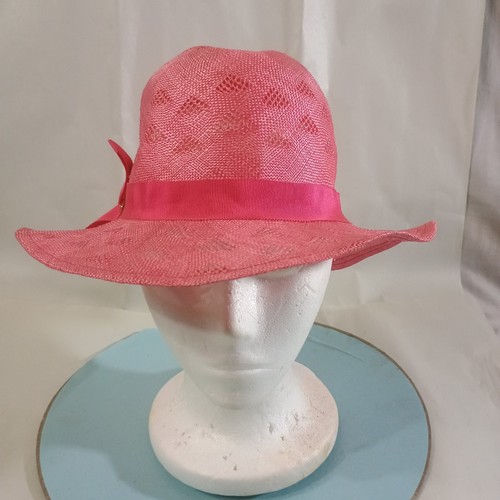 Elegant pink wide brim - elegant,