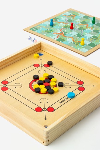 Wooden board games - in,