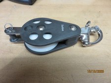 Barton Size 7 mainsheet block with becket and snap shackle
