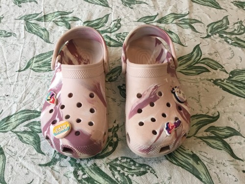 Crocs pink marble kids shoes