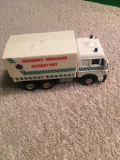 Cararama / Hongwell Mercedes Benz Truck - Emergency Accident Unit - Scale 1:43