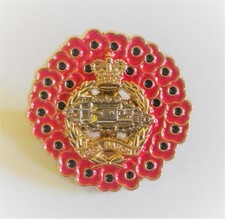  POPPY WREATH ROYAL TANK REGIMENT BADGE IN GOLD METAL