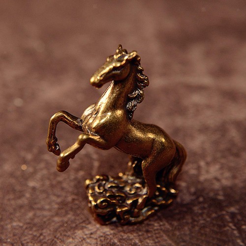 Standing horse statue - standing,