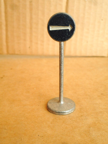 Dinky toys road sign vintage - ,