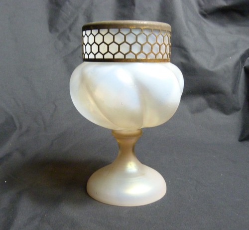 Kralik white opalescent - white,