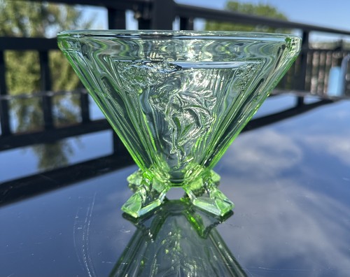 Art deco glass - vase, sowerby