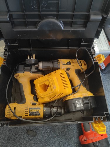 Dewalt drills charger two - dewalt,