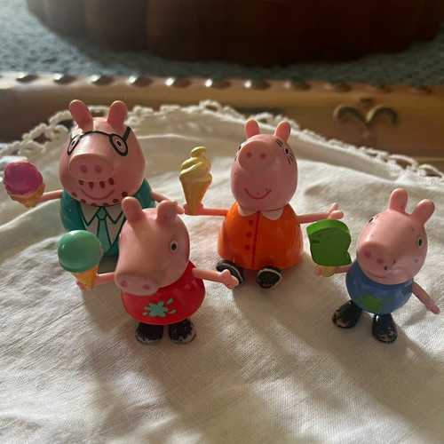 Peppa pig family toy figures - family,