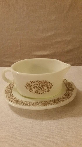 Pyrex corning 77b - corning, gravy