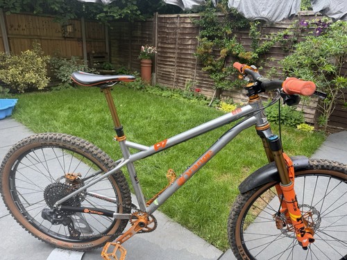 Orange rs mountain - orange,