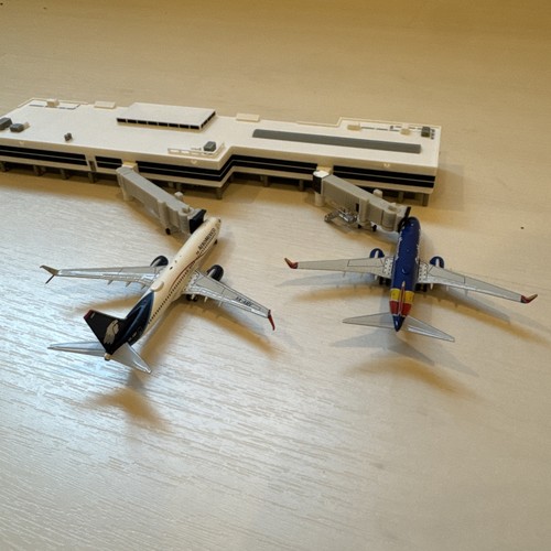 400 scale model airport - scale,
