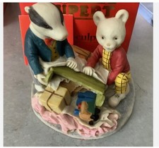 VINTAGE ARDEN SCULPTURES FIGURINE - RUPERT BEAR SERIES - UNWRAPPING SLEDGE FIGUR