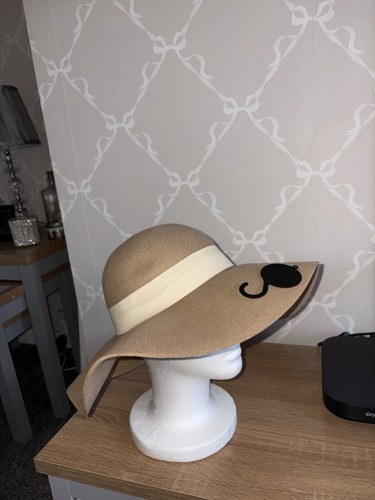 Ladies vintage floppy - hat, from