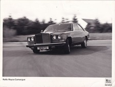 ROLLS ROYCE CAMARGUE REG NO.1800 TU, IN CORNERING ACTION, PERIOD PHOTOGRAPH.