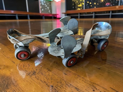 Adjustable metal roller skates - adjustable,