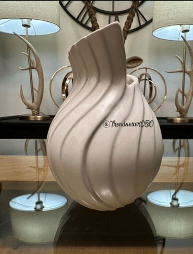 Next pleat bud vase abstract - s,
