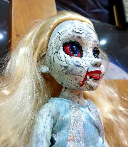 Creepy zombie blonde doll one - blonde,