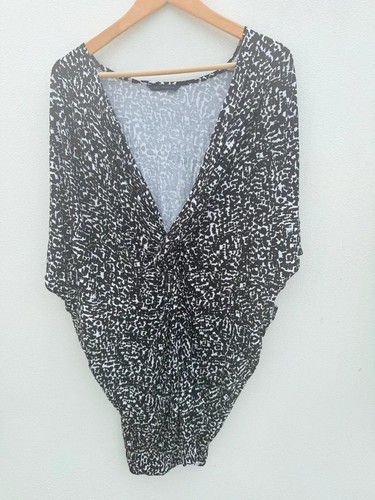 Black white abstract - m&s, twist