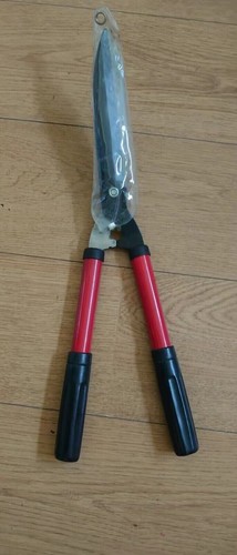 Rusty hedge shears - rusty, trimming