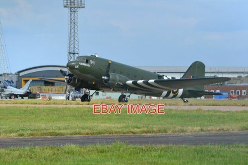 Photo c47 dakota taxiing - ,
