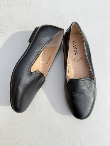 The shoe tailor - tailor, flat