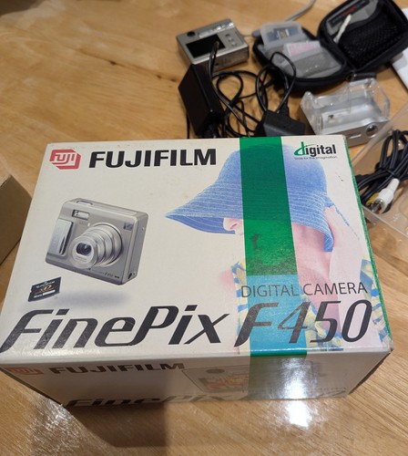 Fuji digital camera - camera, 450