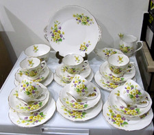 VINTAGE Royal Albert 22 Piece