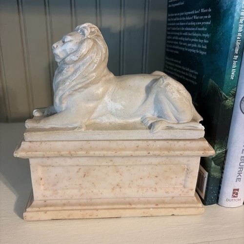 Vintage lion sculpture - vintage,
