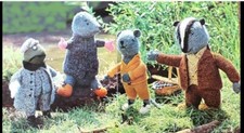 Wind in the willows vintage rat mole toad badger knitting pattern 