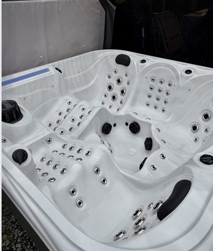 Hot tub - hot,